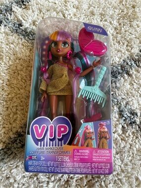 2 VIP Hair Makeover Quinn & Megan Dolls Fashion Doll Toy